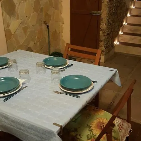 Holiday home Bilocale Il Geraneo